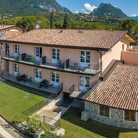 Regina Del Garda Suite Toscolano Maderno Luaran gambar